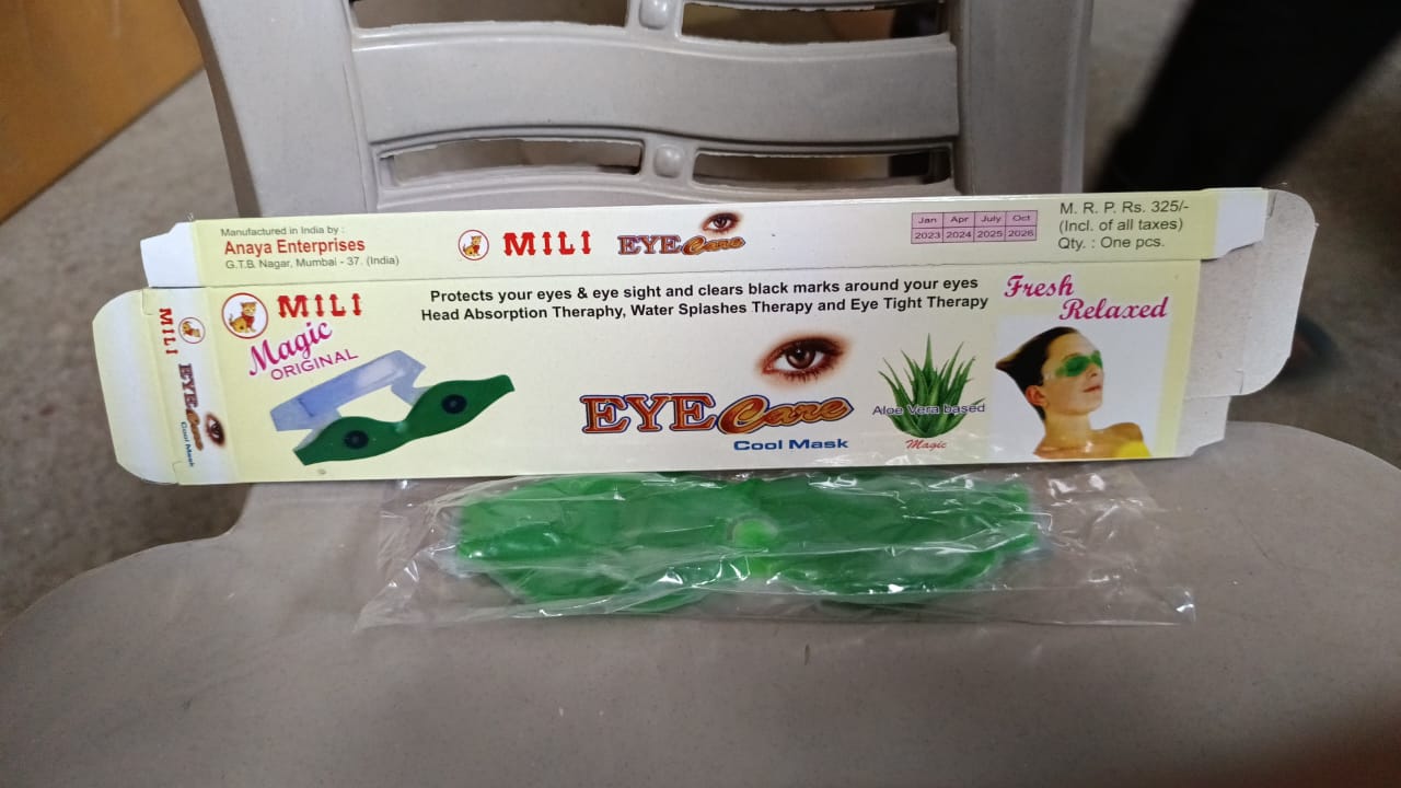 Eye mask for sleep and reducing eye puffiness Eye mask for sleep and reducing eye puffiness